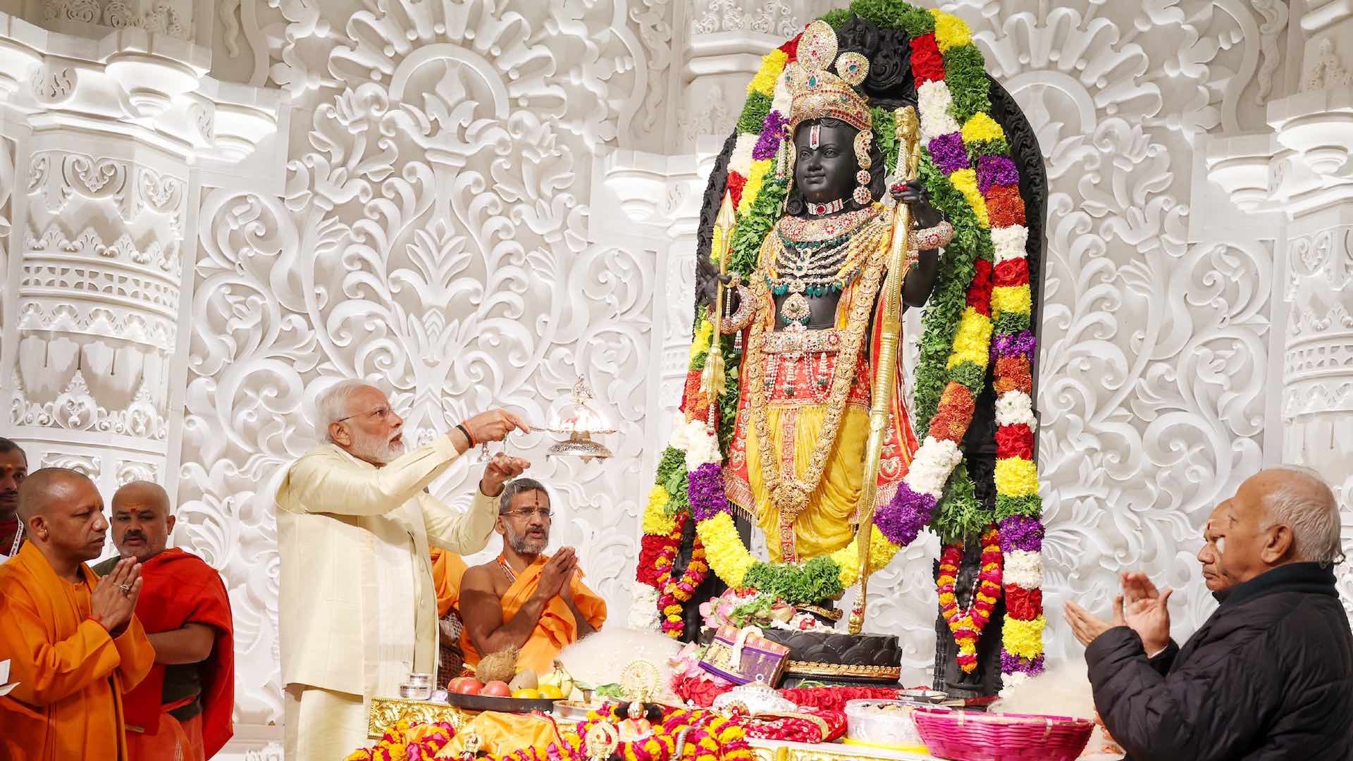 رئيس الوزراء الهندي ناريندرا مودي يفتتح معبد رام التاريخي في أيوديا