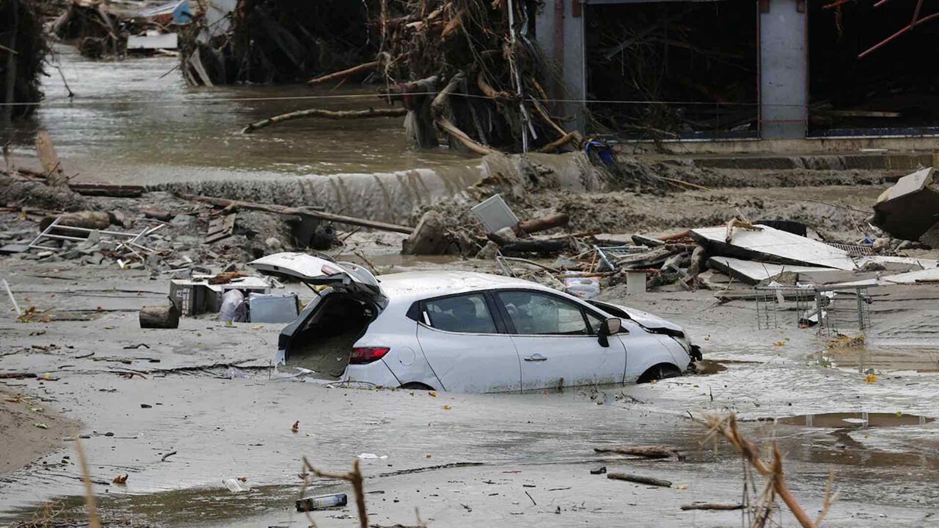 المياه غمرت المنازل وأماكن العمل..سيول وفيضانات في تركيا 